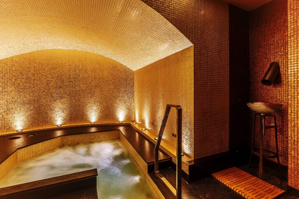 WHAT IS ICE FOUNTAIN THERAPY AND HOW IT WORKS?