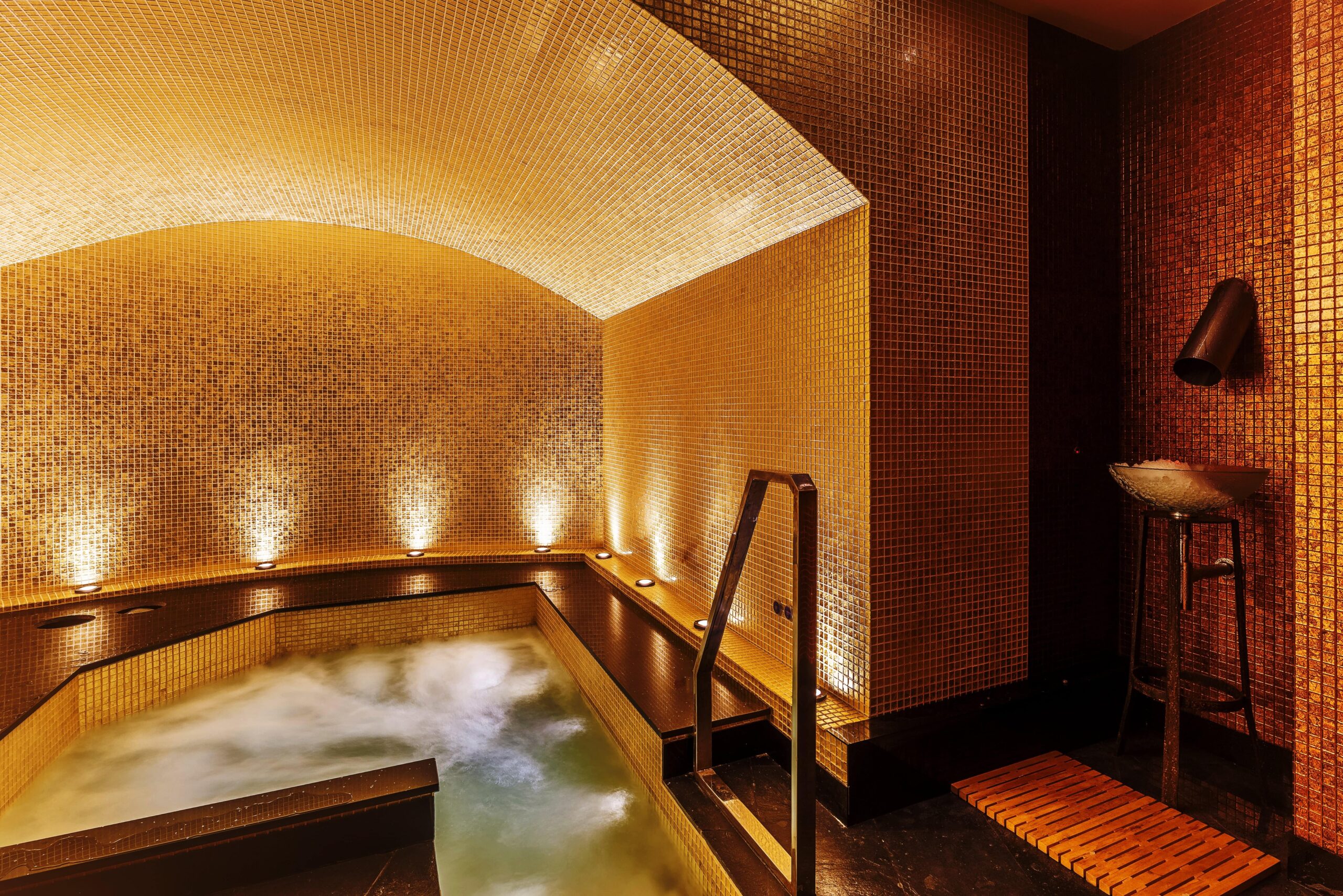 Read more about the article WHAT IS ICE FOUNTAIN THERAPY AND HOW IT WORKS?