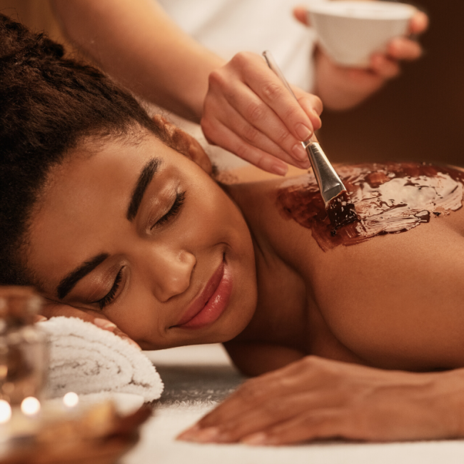 Read more about the article Waxing or Shaving: Which one should you choose to remove your body hair